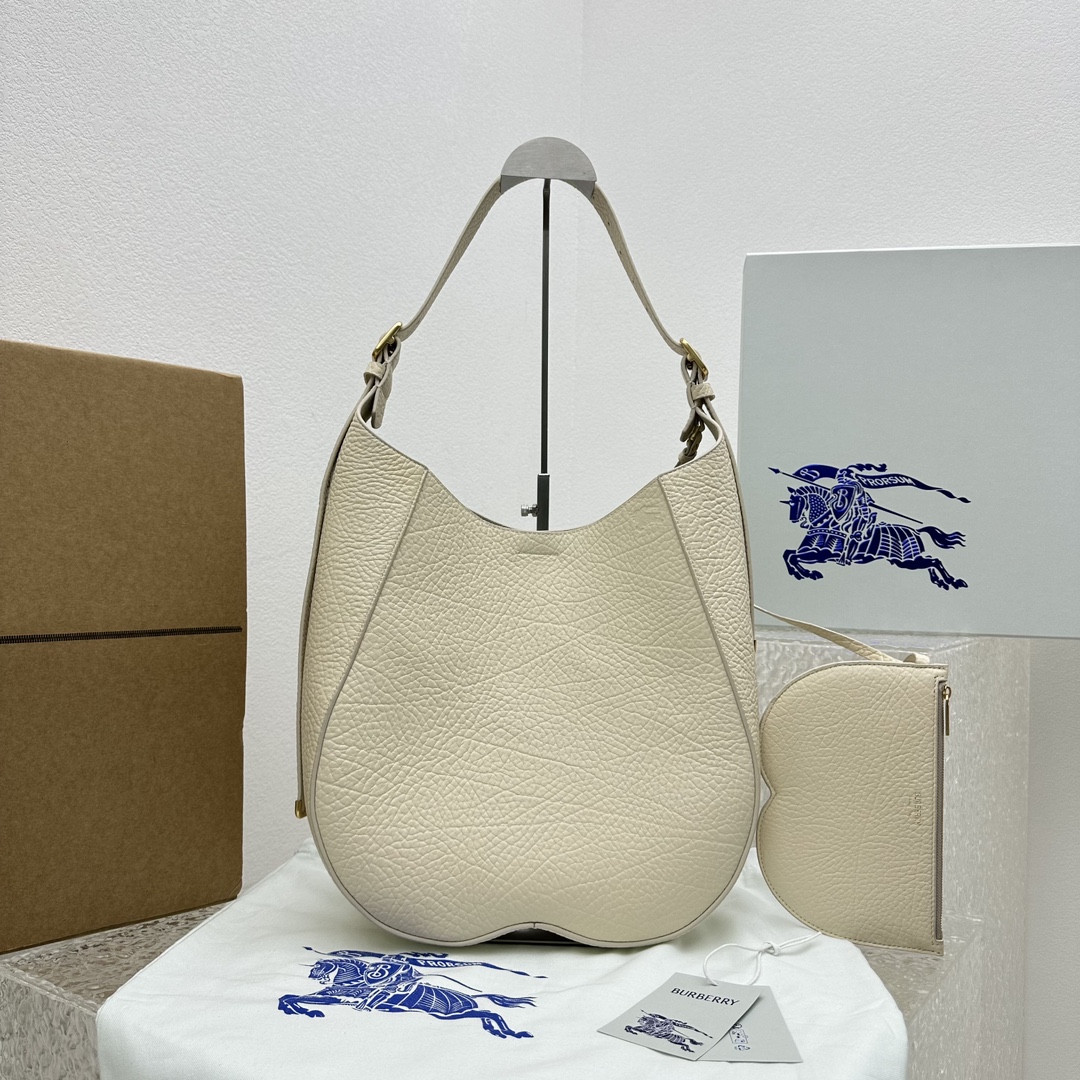 Burberry_Chess_Bag-30_33